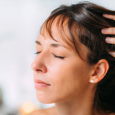 Haarausfall nach der Geburt: Wie du dein hormonelles Gleichgewicht wiederfindest und dein Haar mit dem Pack Feel Good Mama stärkst