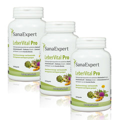 Drei Flaschen von SanaExpert LeberVital Pro nebeneinander, weißer Hintergrund, Fokus auf Produktetikett.